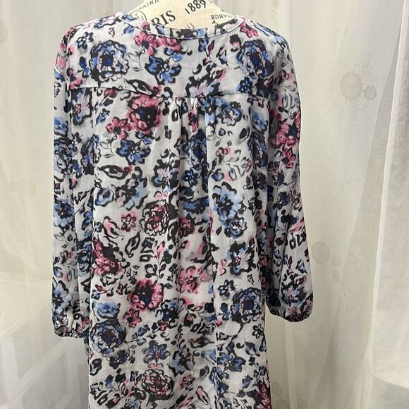 Beautiful, long sleeve floral, print, chaps soft fabric - Picture 5 of 7